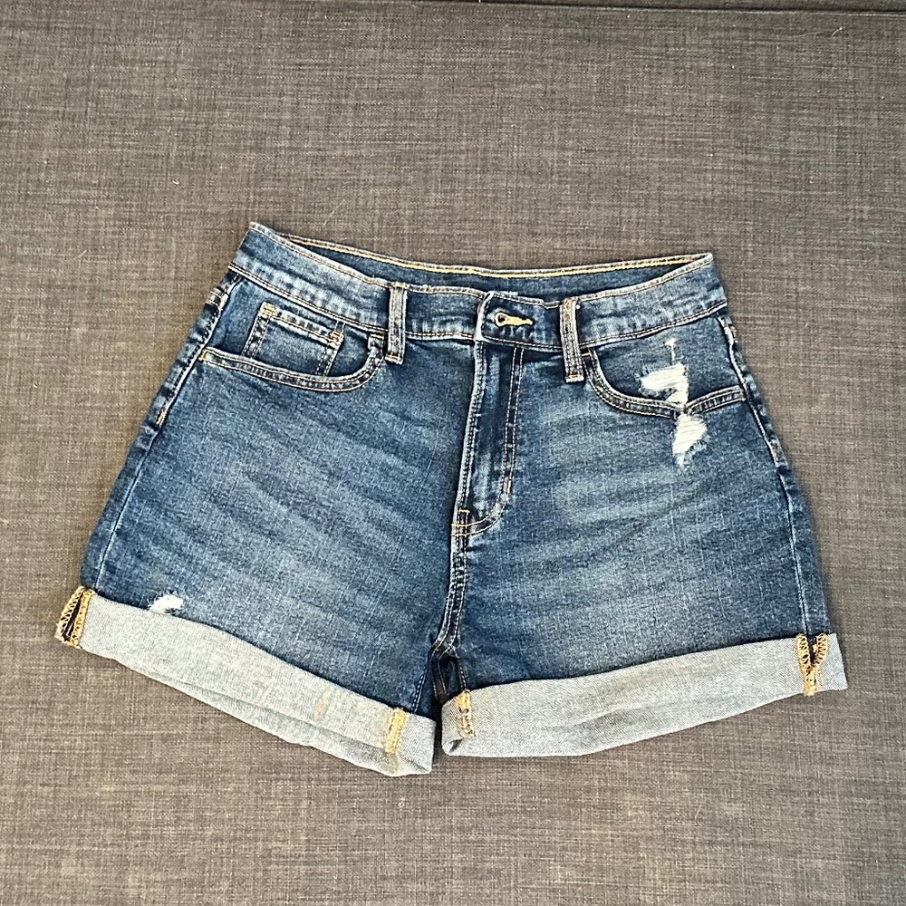 Old Navy Cut Off Cuffed Jean shorts, Like New Condition!!